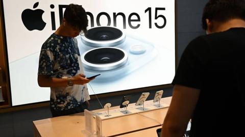 هاتف Iphone 15 Pro الجديد من Apple يواجه مخاوف